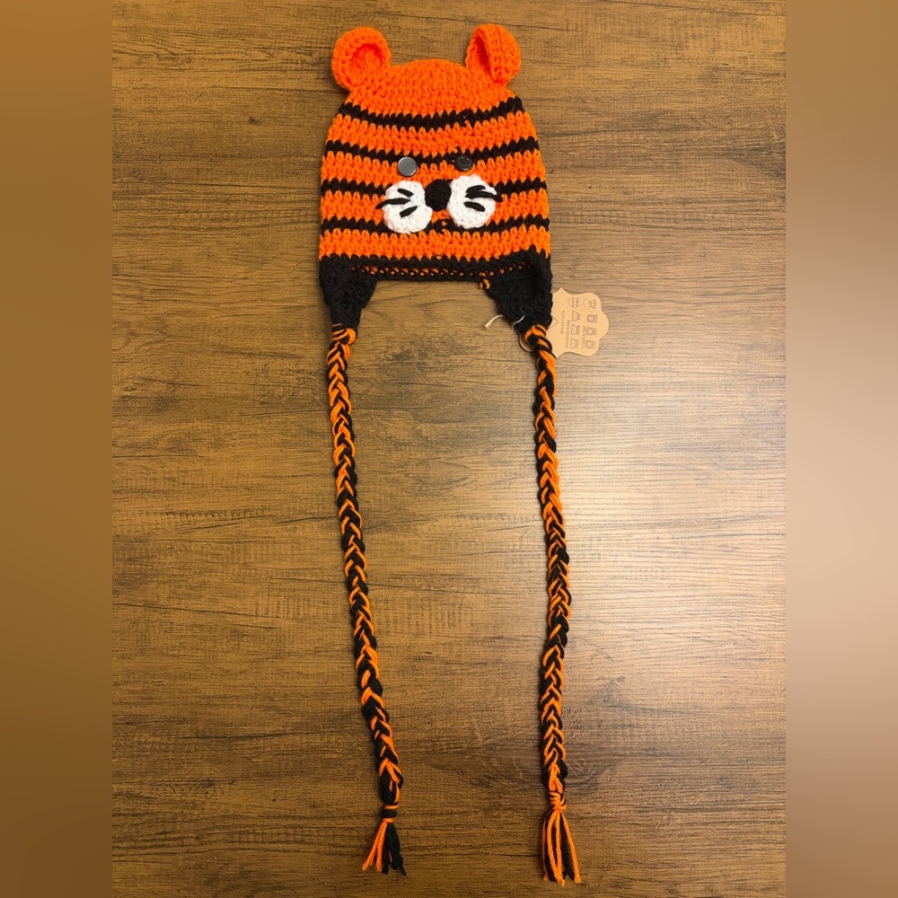 NWT Little Kids Orange and Black Knit Tiger Hat